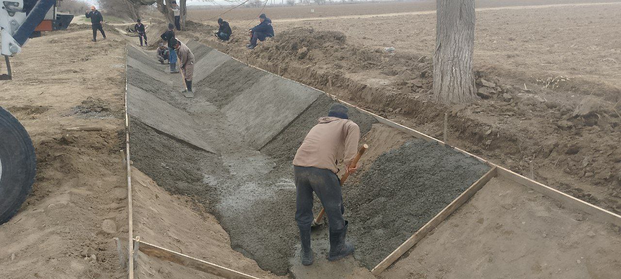 Nishon tumanidagi ichki sug‘orish tarmoqlarida betonlash ishlari  jadallik bilan amalga oshirilyapti.