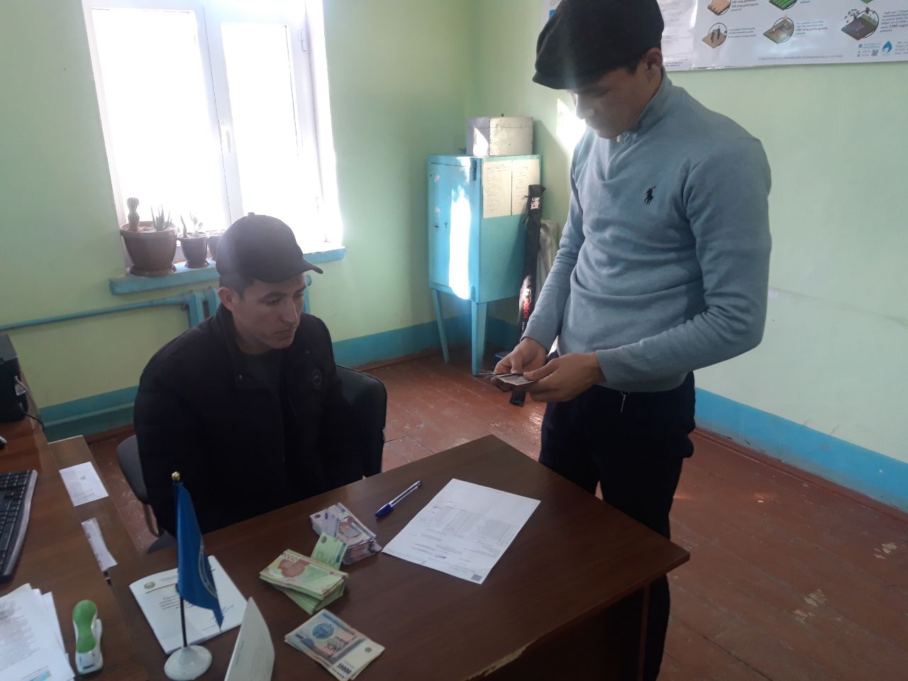 Қамаши туман ирригация бўлими ишчи ҳодимларига байрам совғалари тарқатди.